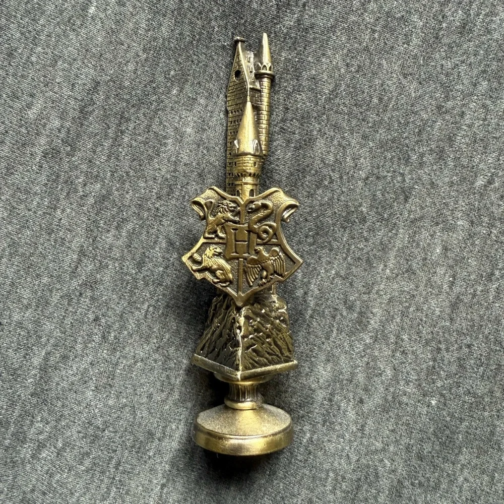 Harry Potter Hogwarts Gold Crest Wax Sealer - Picture 1 of 3